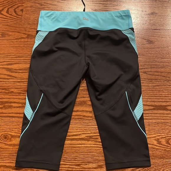 FILA SPORT woman’s live in motion activewear capris turquoise black size Med - Picture 6 of 9